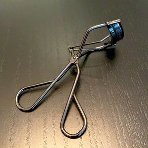 Maquillage shiseido eyelash curler in black chrome